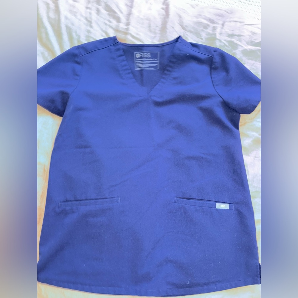 Figs scrub top
